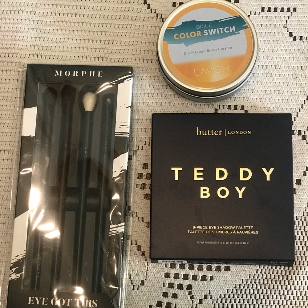 New and unopened Eyeshadow Palette and brushes.